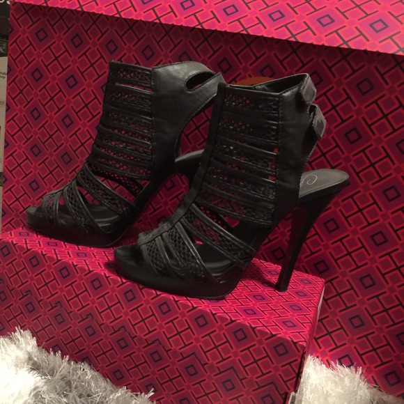 Charles By Charles David - Picture 2 of 2